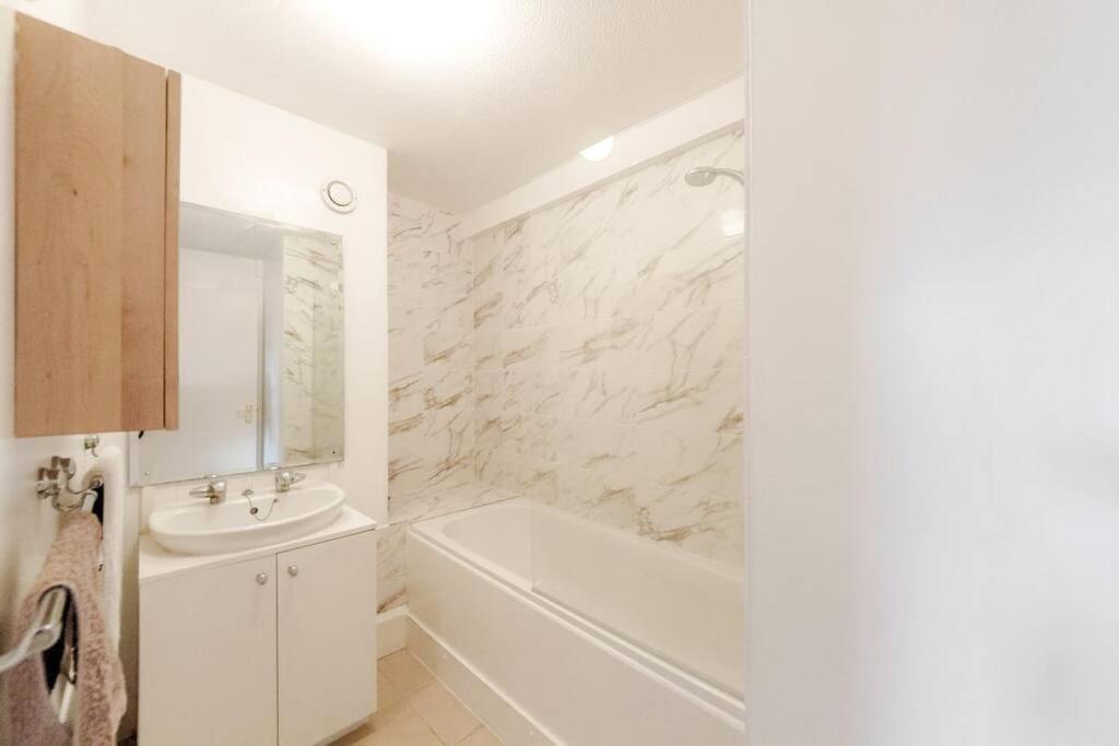 Spacious Two Double Bedroom Flat 런던 외부 사진