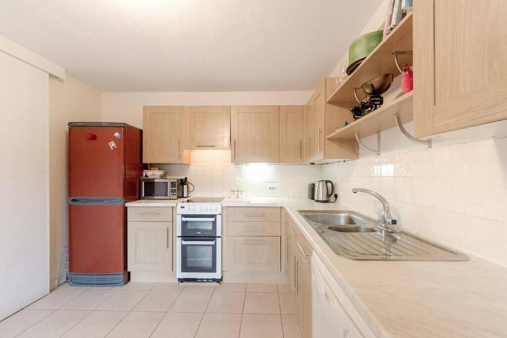 Spacious Two Double Bedroom Flat 런던 외부 사진
