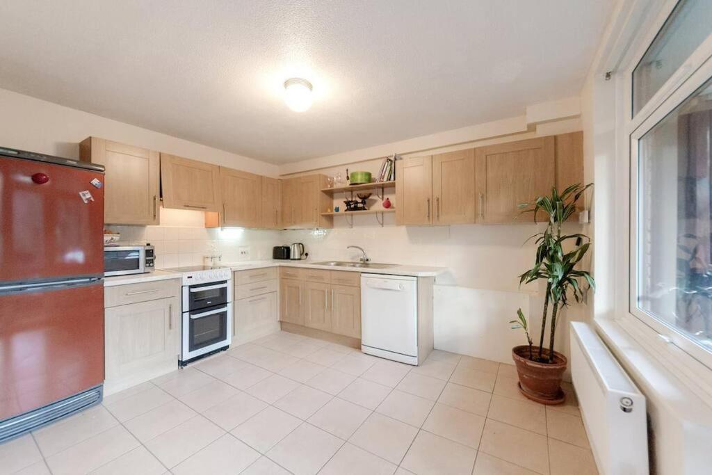 Spacious Two Double Bedroom Flat 런던 외부 사진