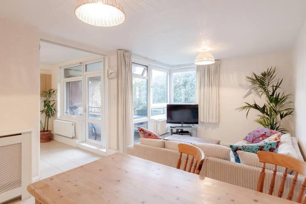 Spacious Two Double Bedroom Flat 런던 외부 사진