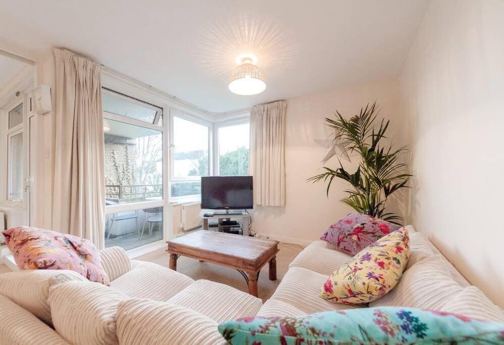Spacious Two Double Bedroom Flat 런던 외부 사진