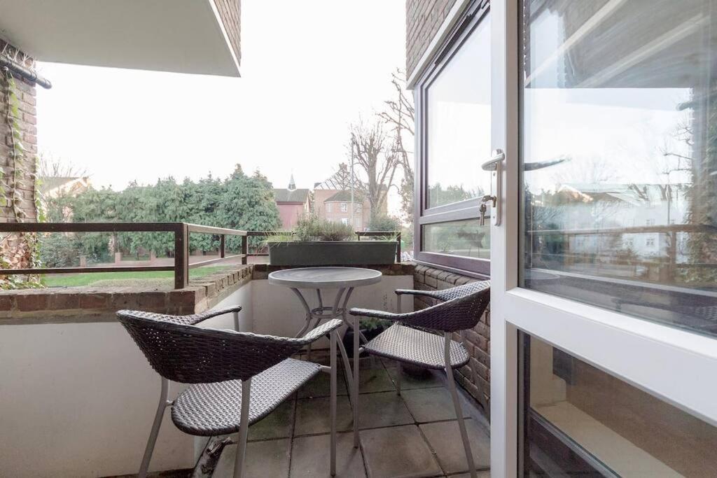 Spacious Two Double Bedroom Flat 런던 외부 사진