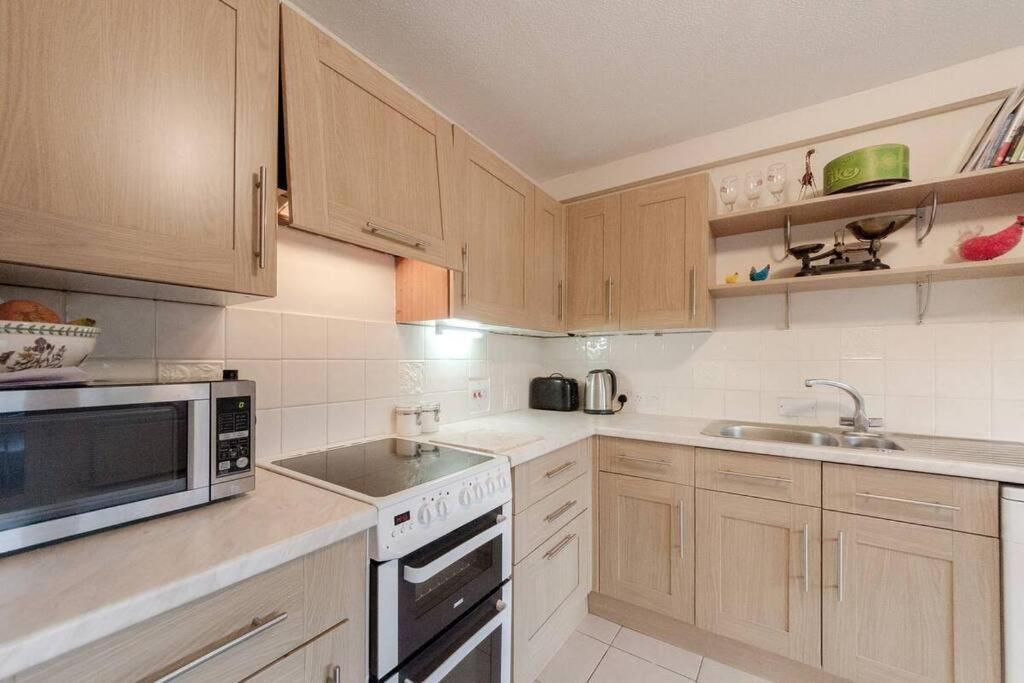 Spacious Two Double Bedroom Flat 런던 외부 사진